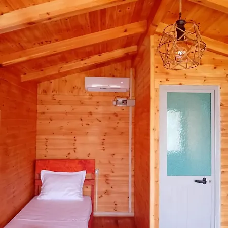 Wooden Karme Сasa de vacaciones Koman